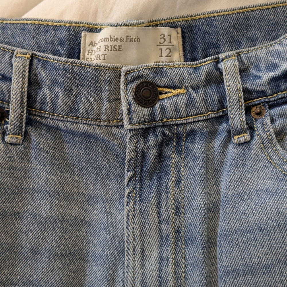 A&F High Rise Jean Shorts - Picture 3 of 3